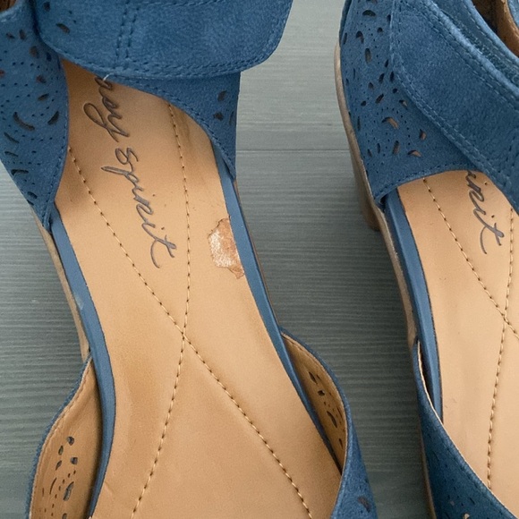 Easy Spirit Cindie Mary Jane Pump Laser Cut Out Leather Heels Size 8.5 N - Picture 7 of 9